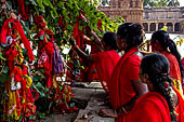 The great Chola temples of Tamil Nadu - The Brihadishwara Temple of Thanjavur. Pilgrims visiting the temple. 